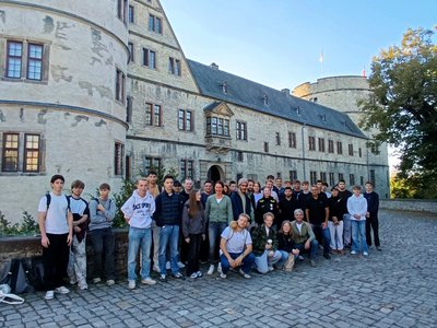 Klasse vor der Wewelsburg